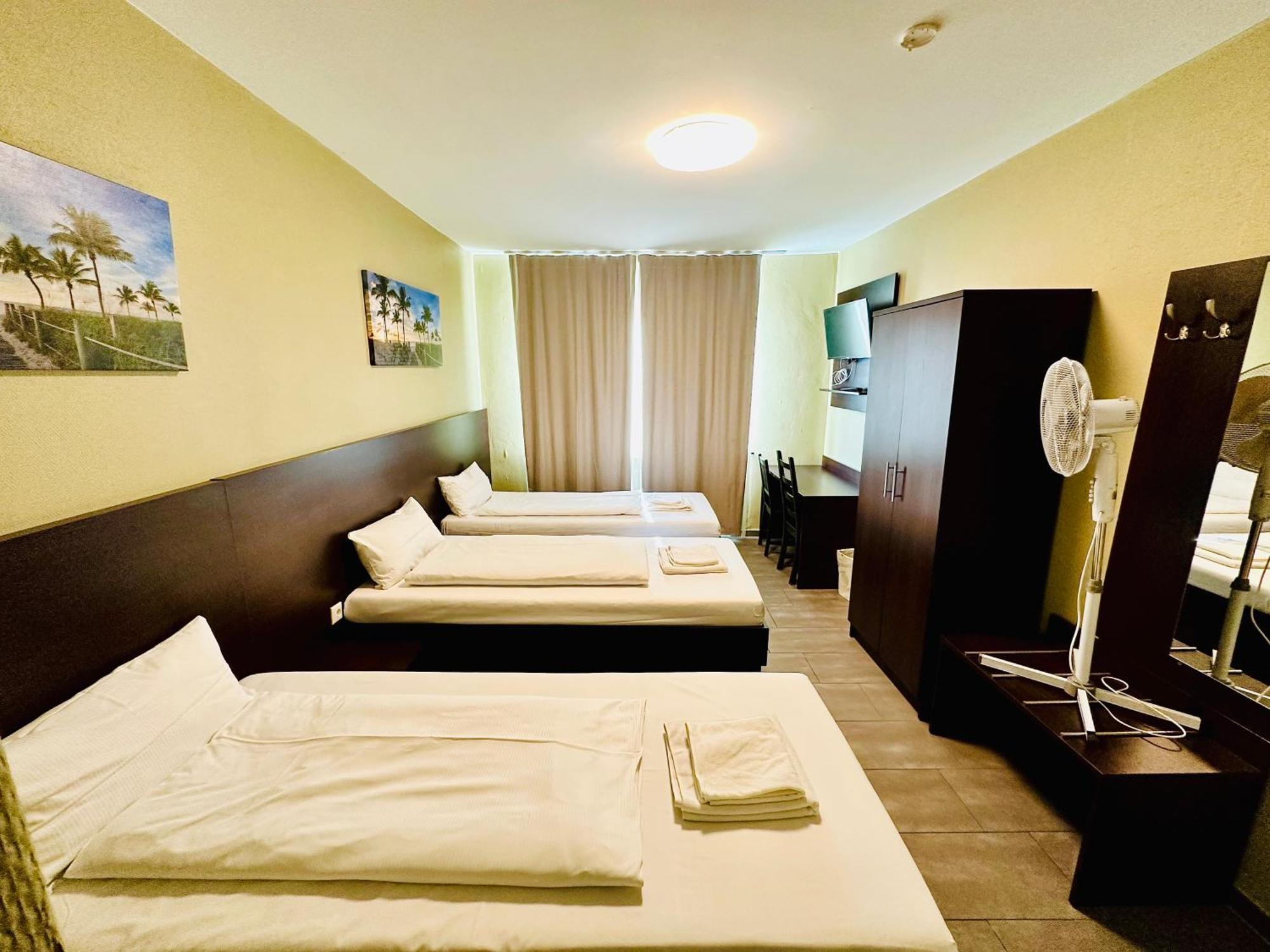 Hotel City Star フランクフルト エクステリア 写真