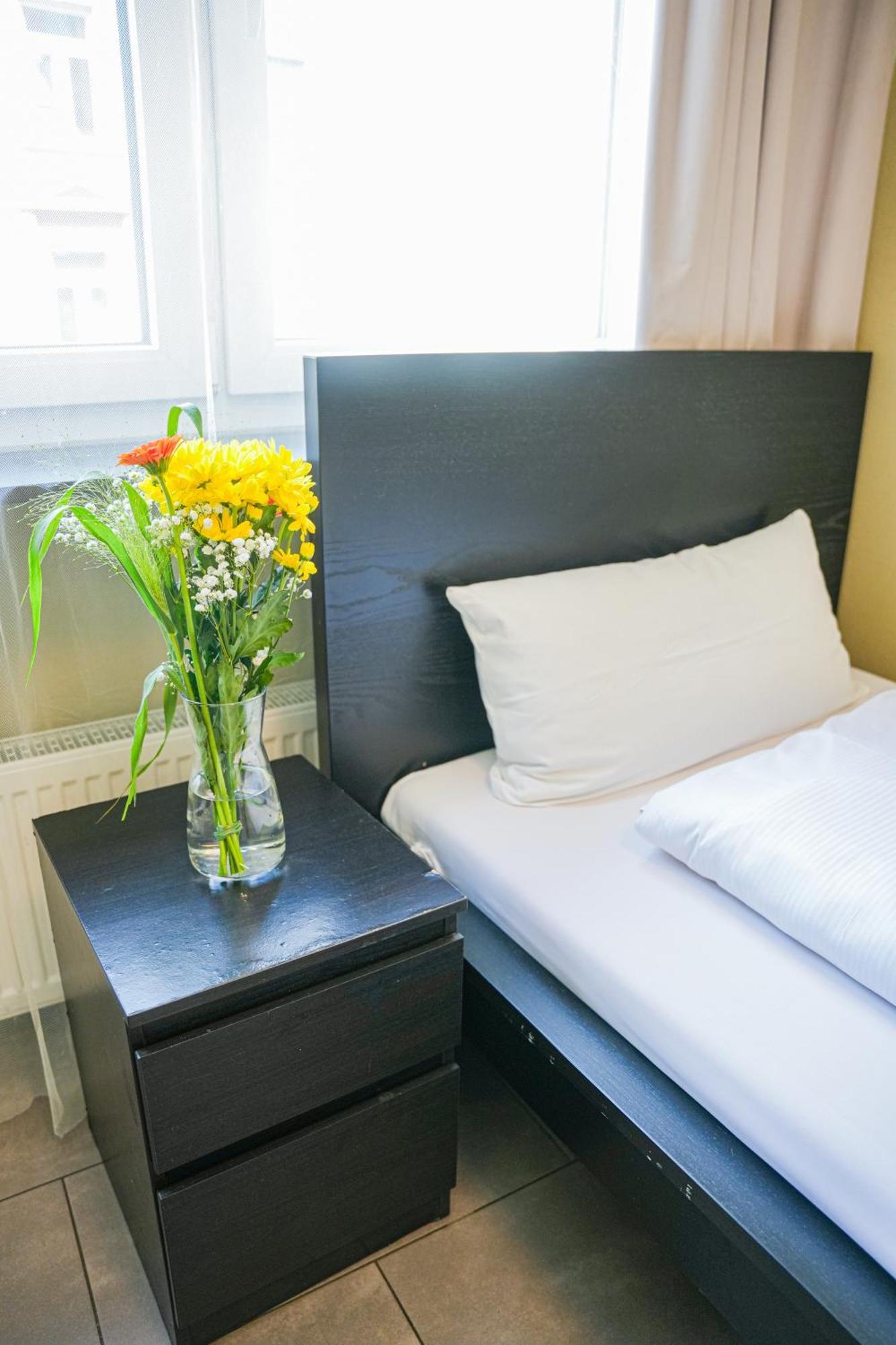 Hotel City Star フランクフルト エクステリア 写真