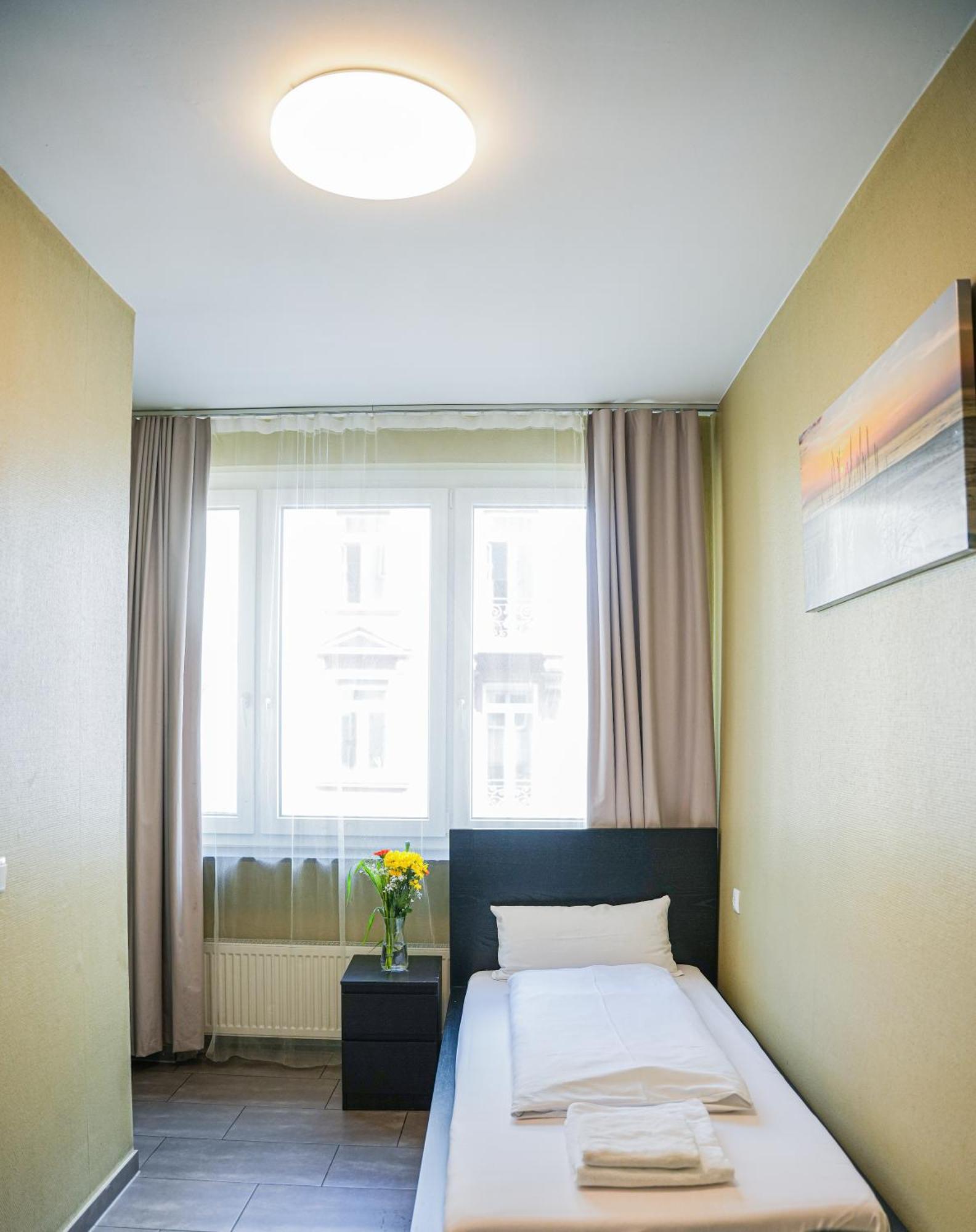 Hotel City Star フランクフルト エクステリア 写真
