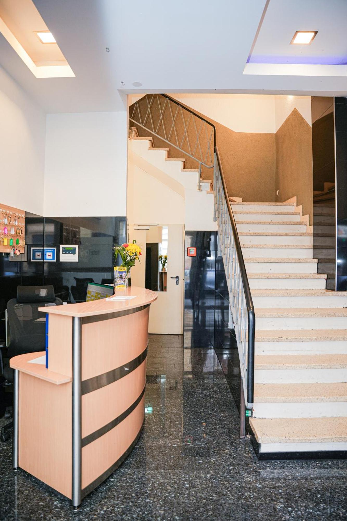 Hotel City Star フランクフルト エクステリア 写真